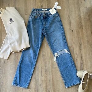 BRAND NEW Abercrombie and Fitch 90s straight low rise jeans. Size 0 curve love